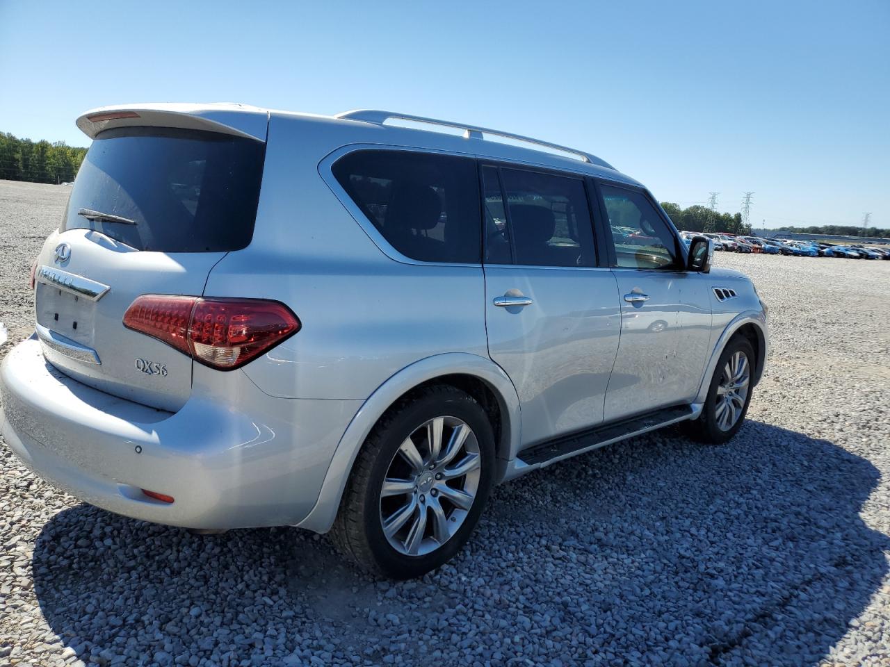2011 INFINITI QX56 photo 3