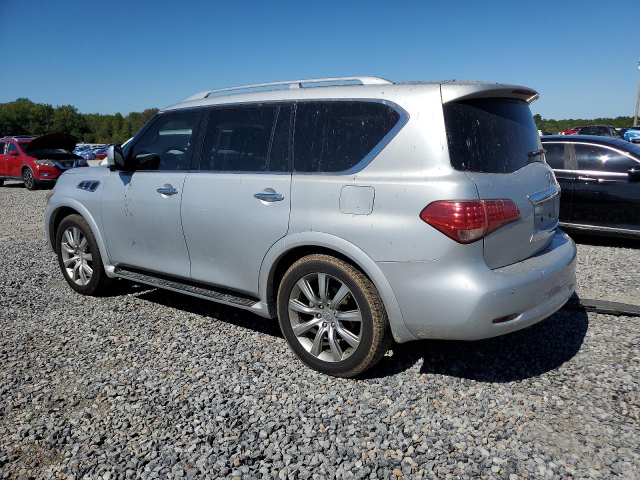 2011 INFINITI QX56 photo 2