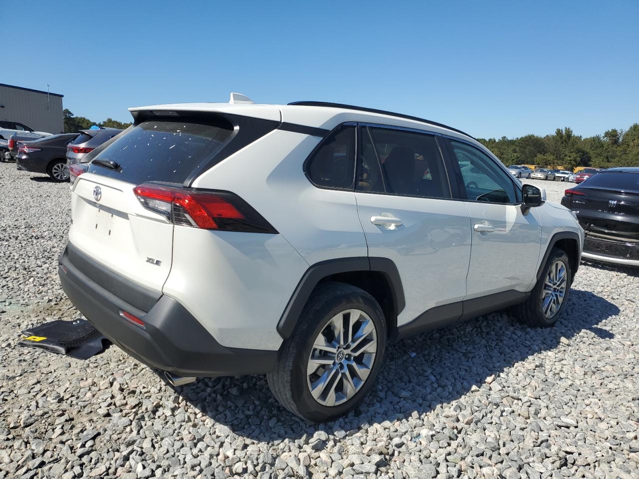 2021 TOYOTA RAV4 XLE PREMIUM photo 3