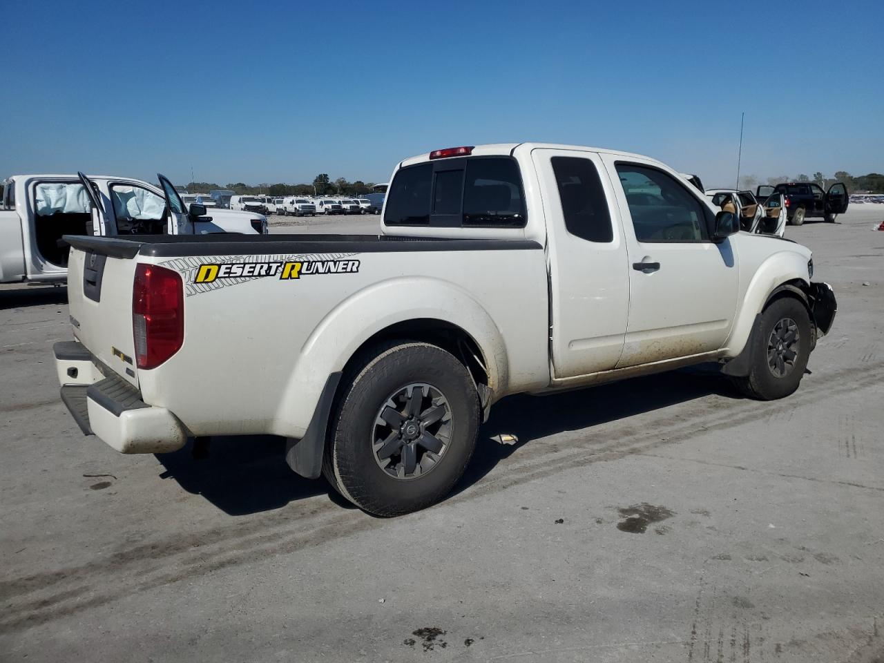 2019 NISSAN FRONTIER SV photo 3