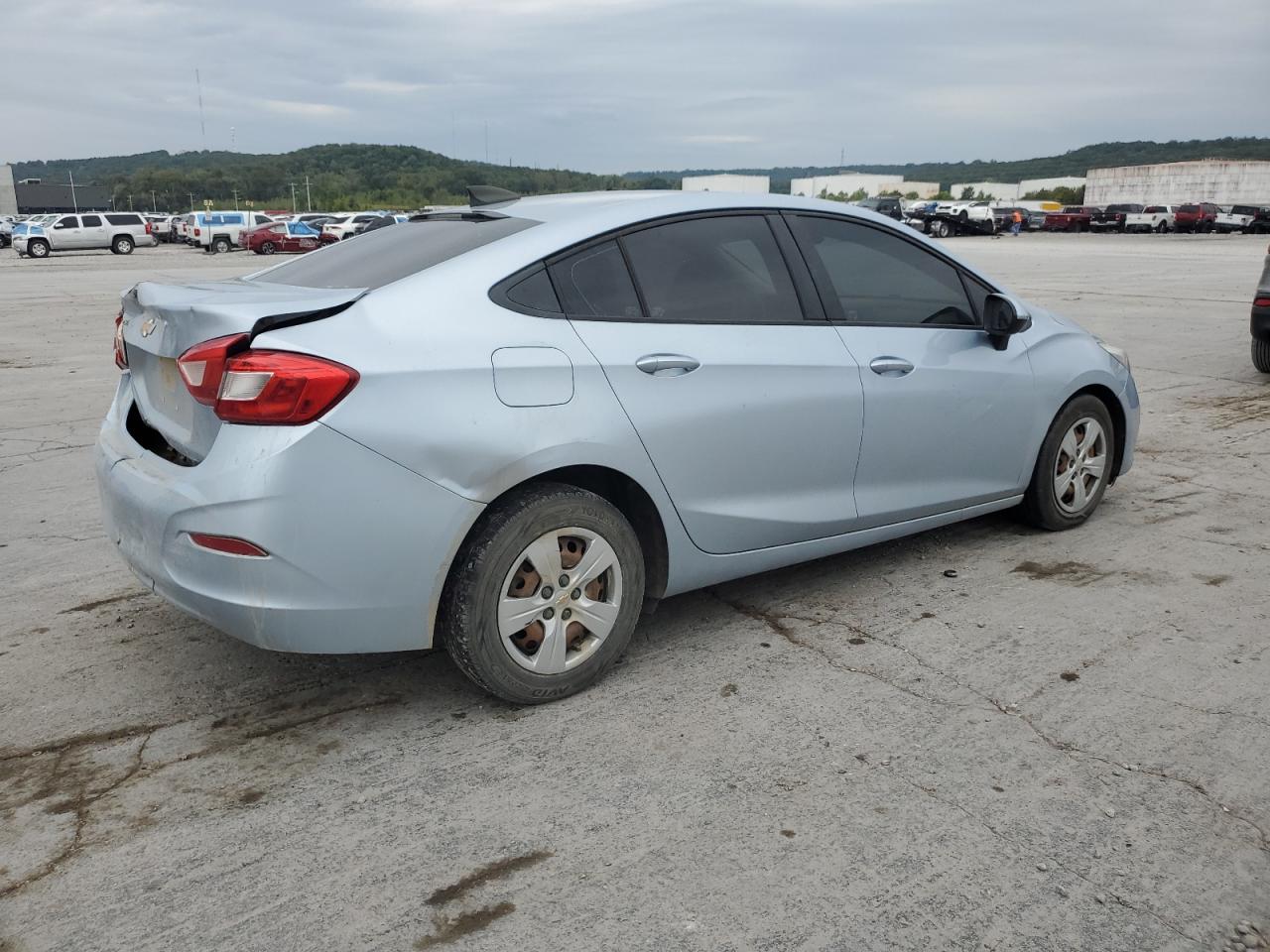 2017 CHEVROLET CRUZE LS photo 5
