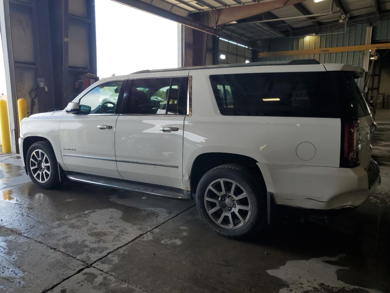 2015 GMC YUKON XL DENALI photo 2