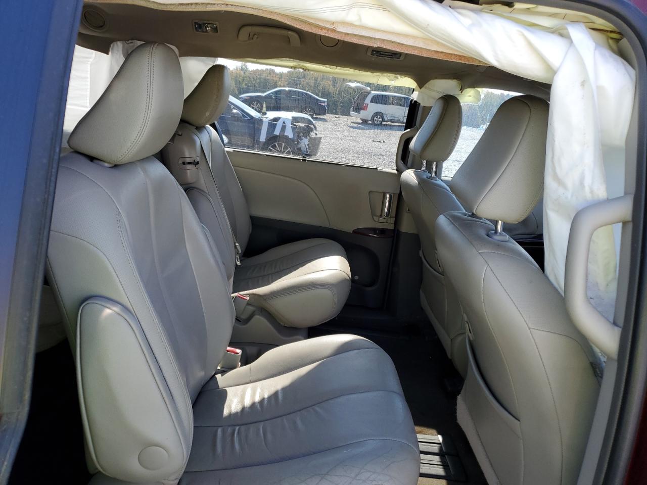 2013 TOYOTA SIENNA XLE photo 31
