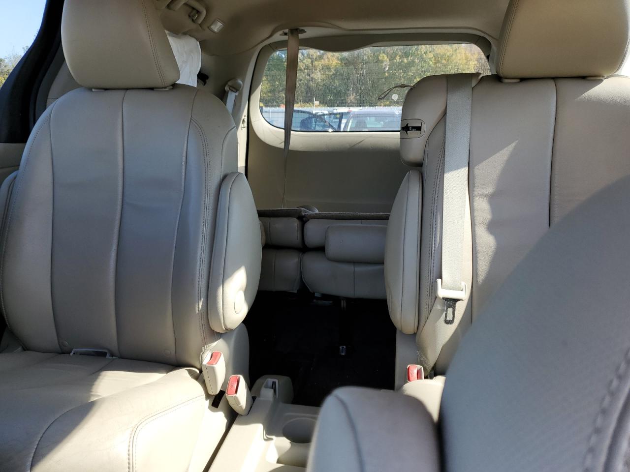 2013 TOYOTA SIENNA XLE photo 28