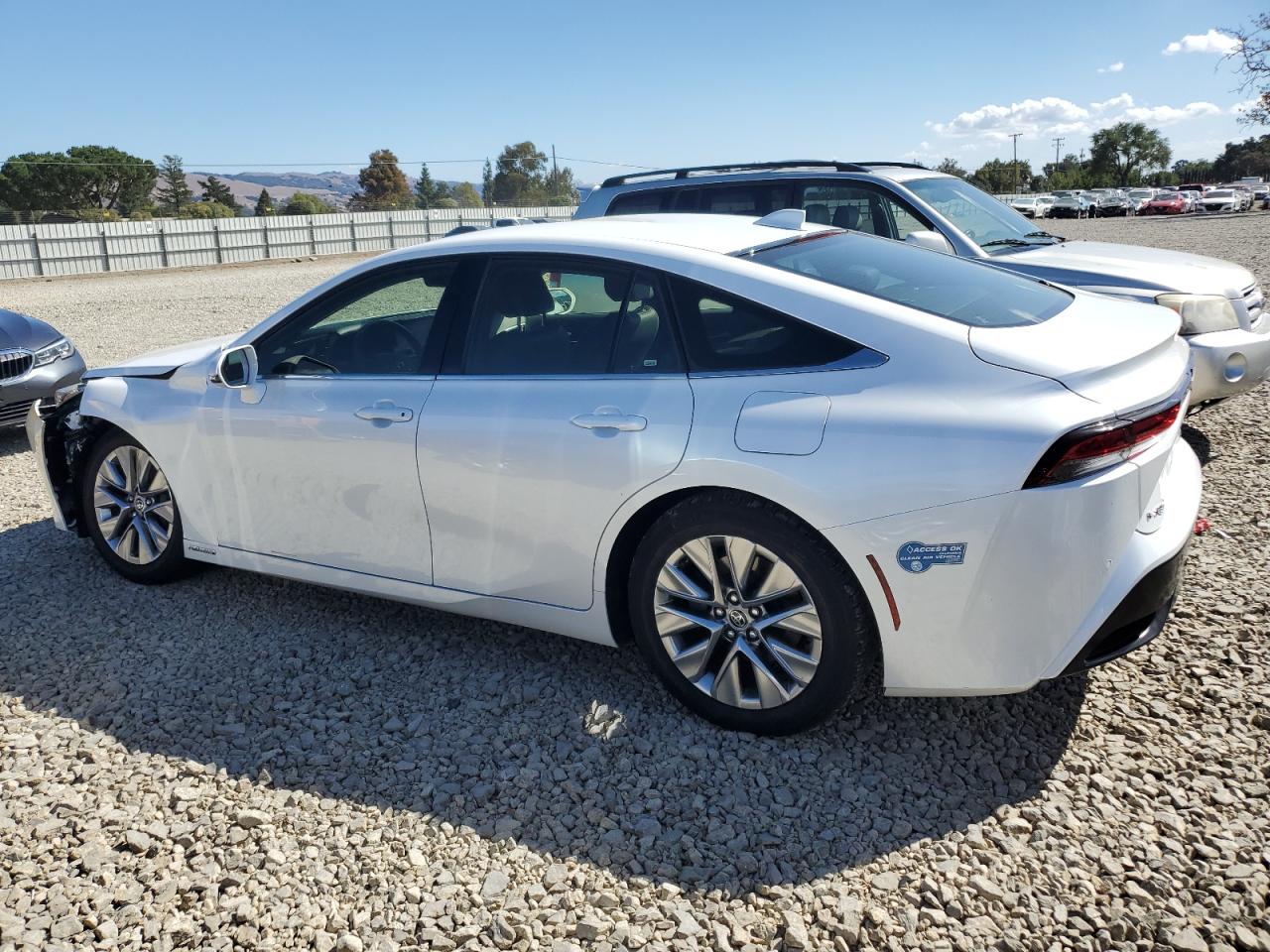 2021 TOYOTA MIRAI XLE photo 3