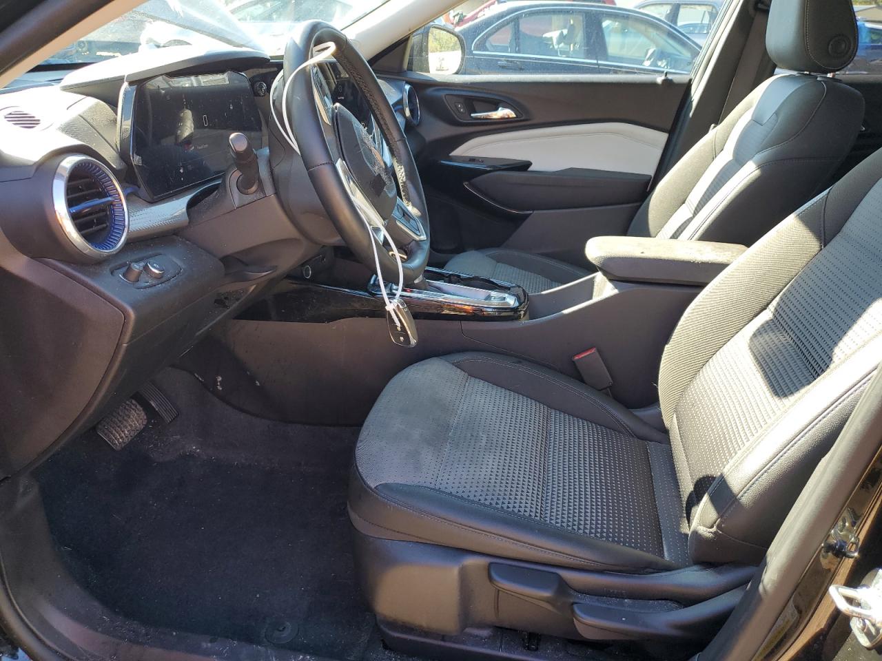 2025 CHEVROLET TRAX 1LT photo 13