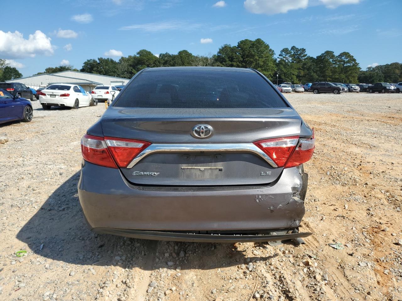 2015 TOYOTA CAMRY LE photo 16