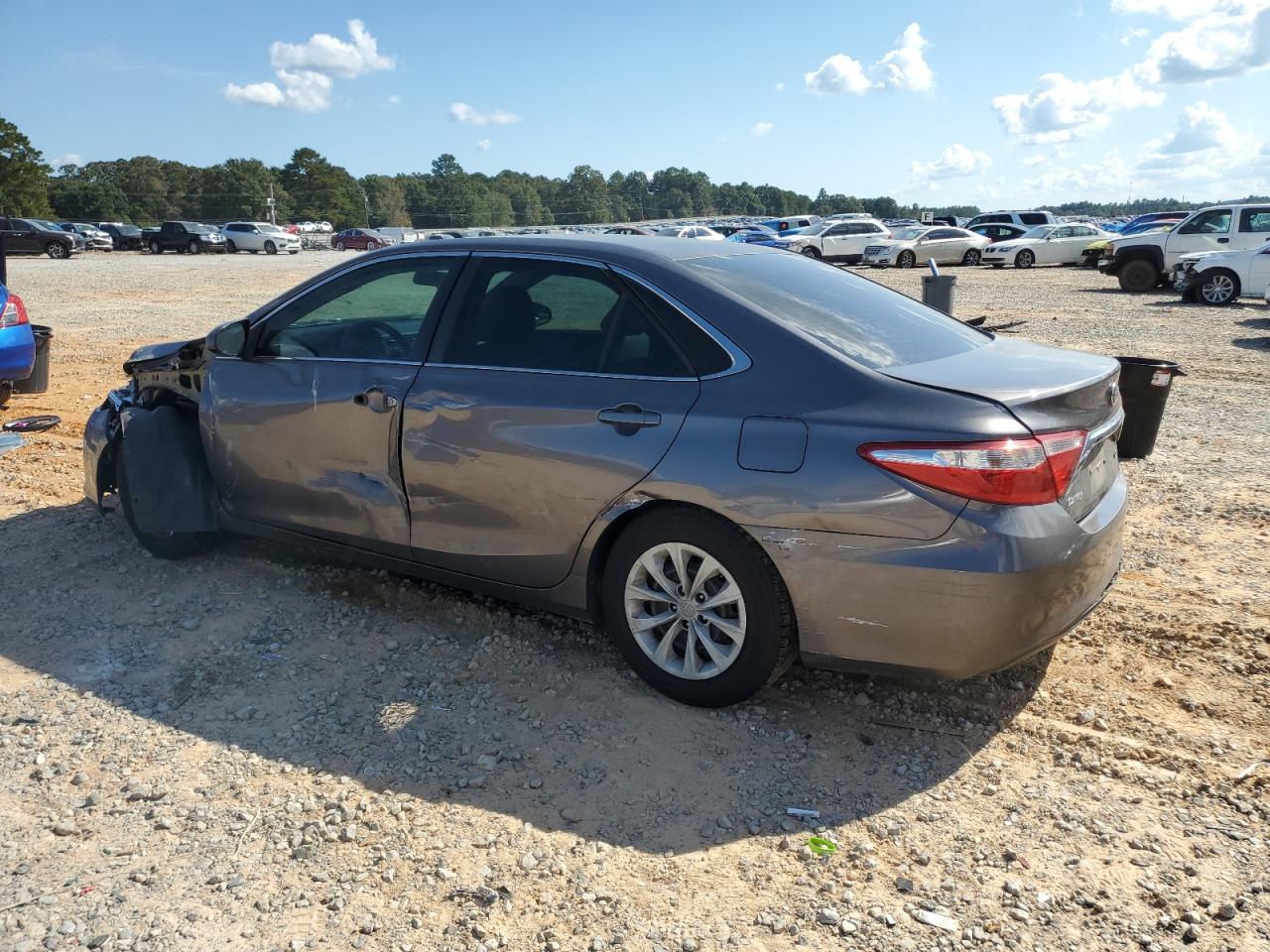 2015 TOYOTA CAMRY LE photo 4
