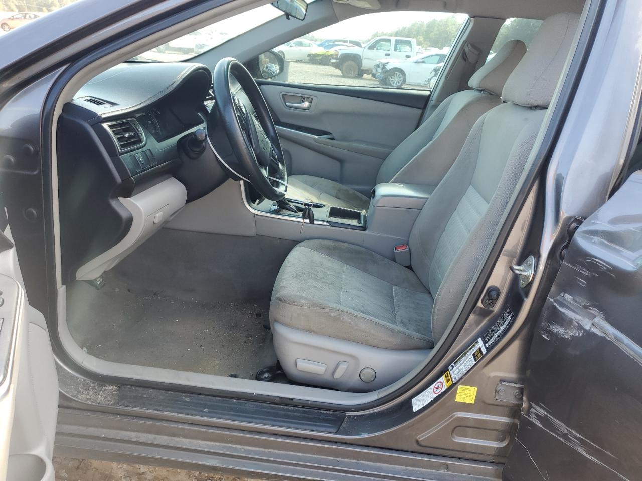 2015 TOYOTA CAMRY LE photo 19
