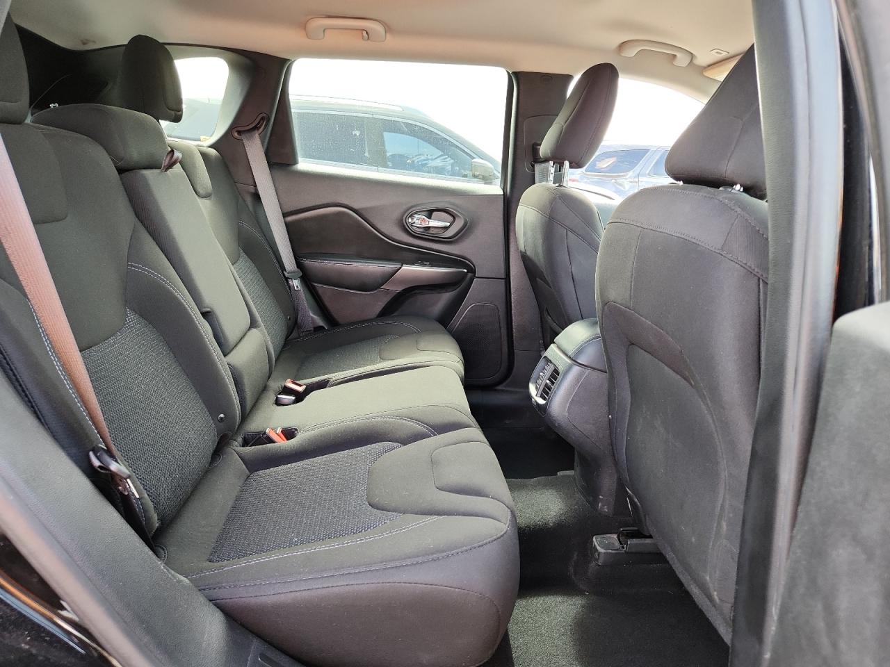 2019 JEEP CHEROKEE LATITUDE photo 31