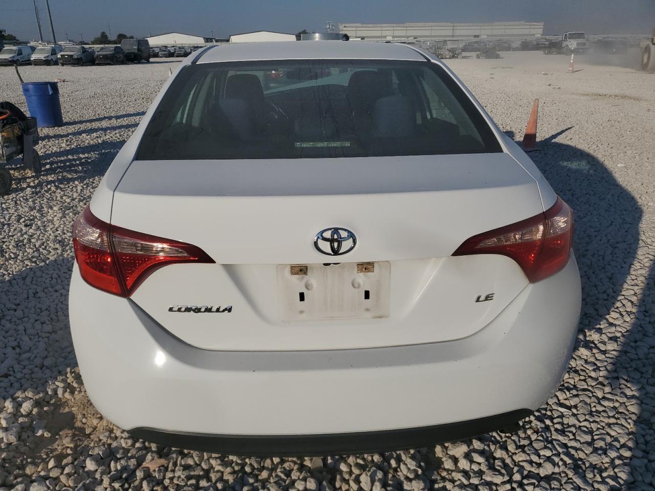 2018 TOYOTA COROLLA L photo 11