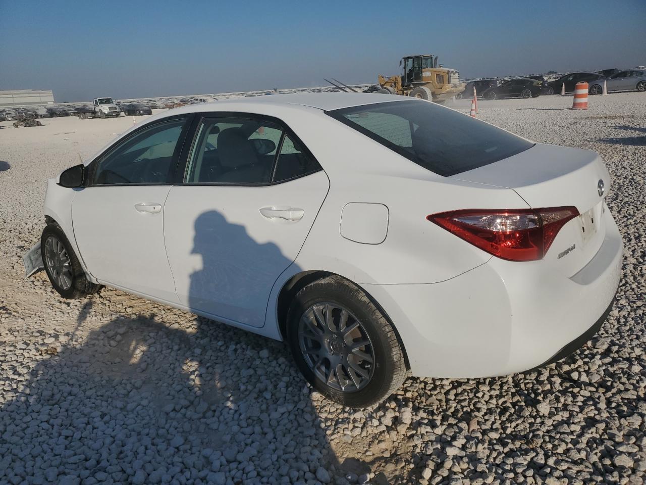 2018 TOYOTA COROLLA L photo 3
