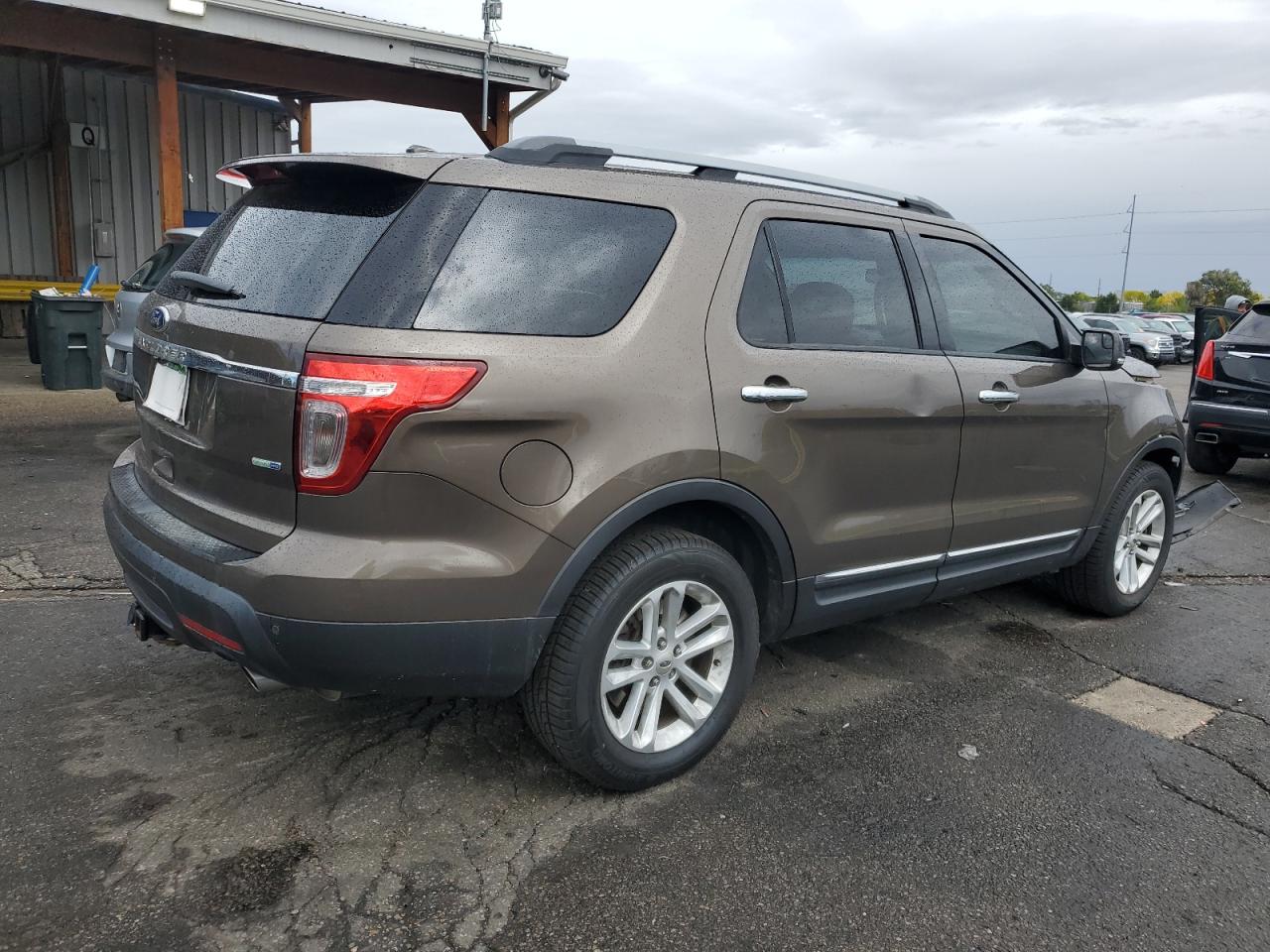 2015 FORD EXPLORER XLT photo 3