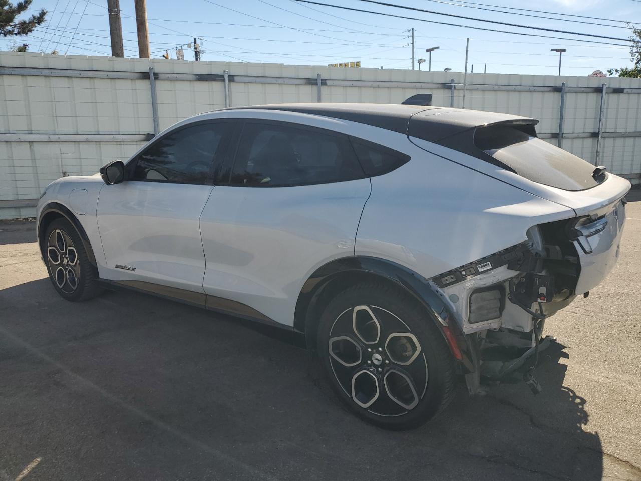 2021 FORD MUSTANG MACH-E PREMIUM photo 3