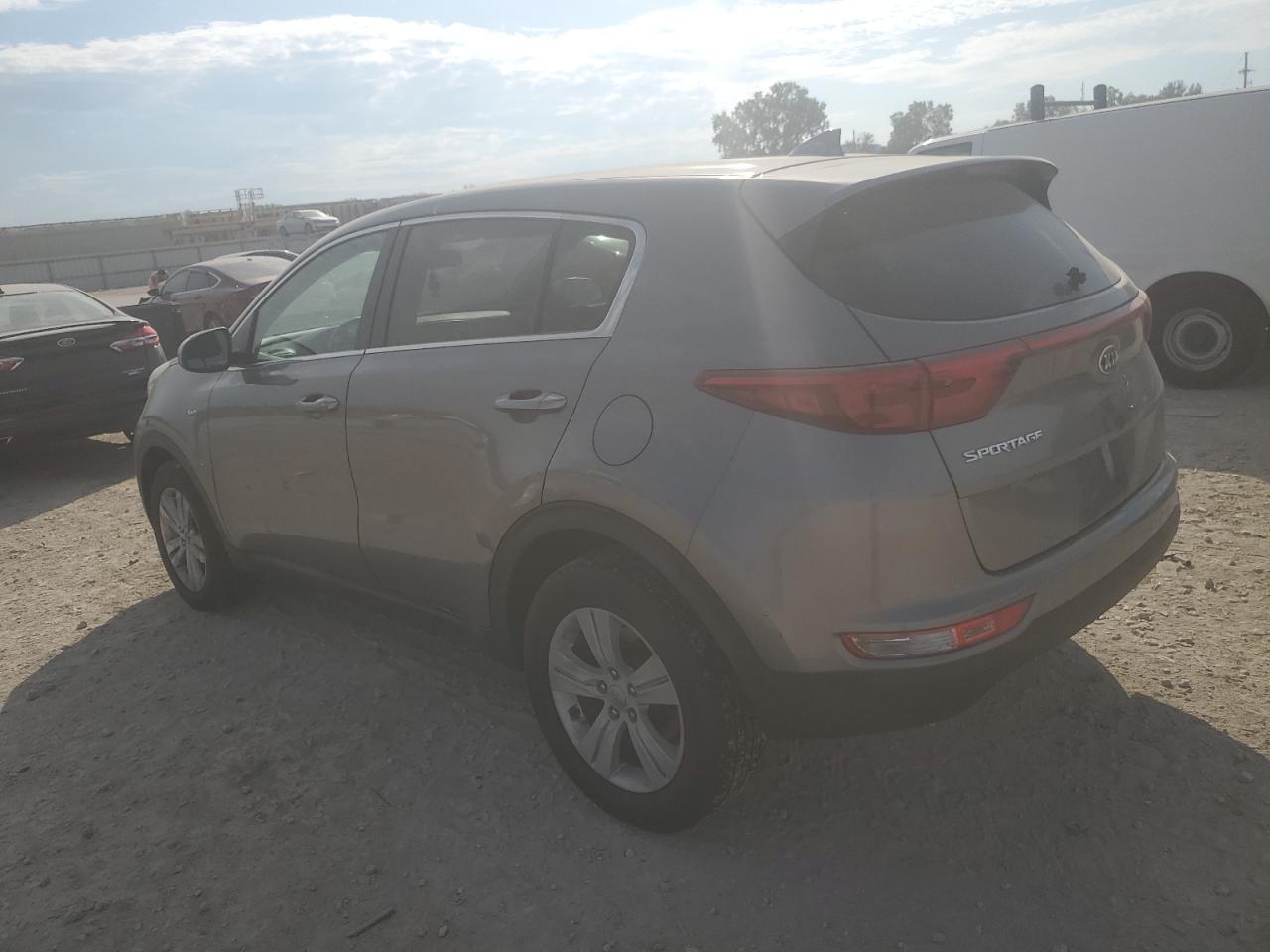 2017 KIA SPORTAGE LX photo 4