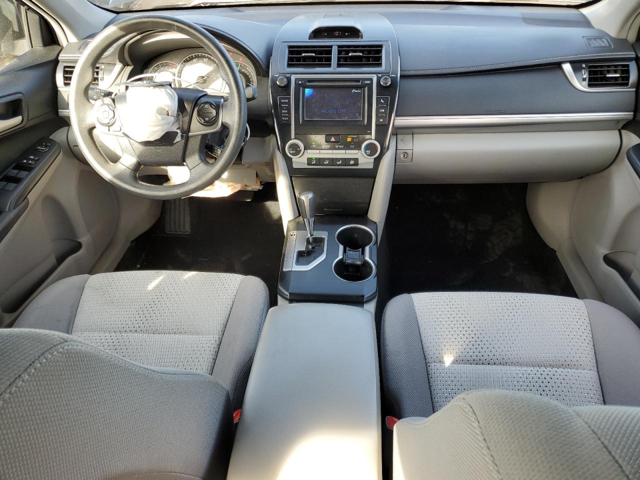 2012 TOYOTA CAMRY LE photo 15
