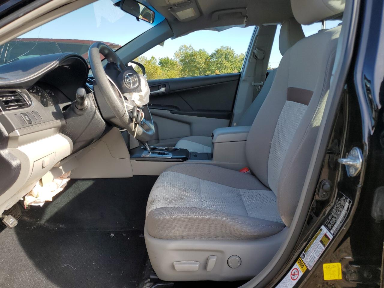 2012 TOYOTA CAMRY LE photo 13
