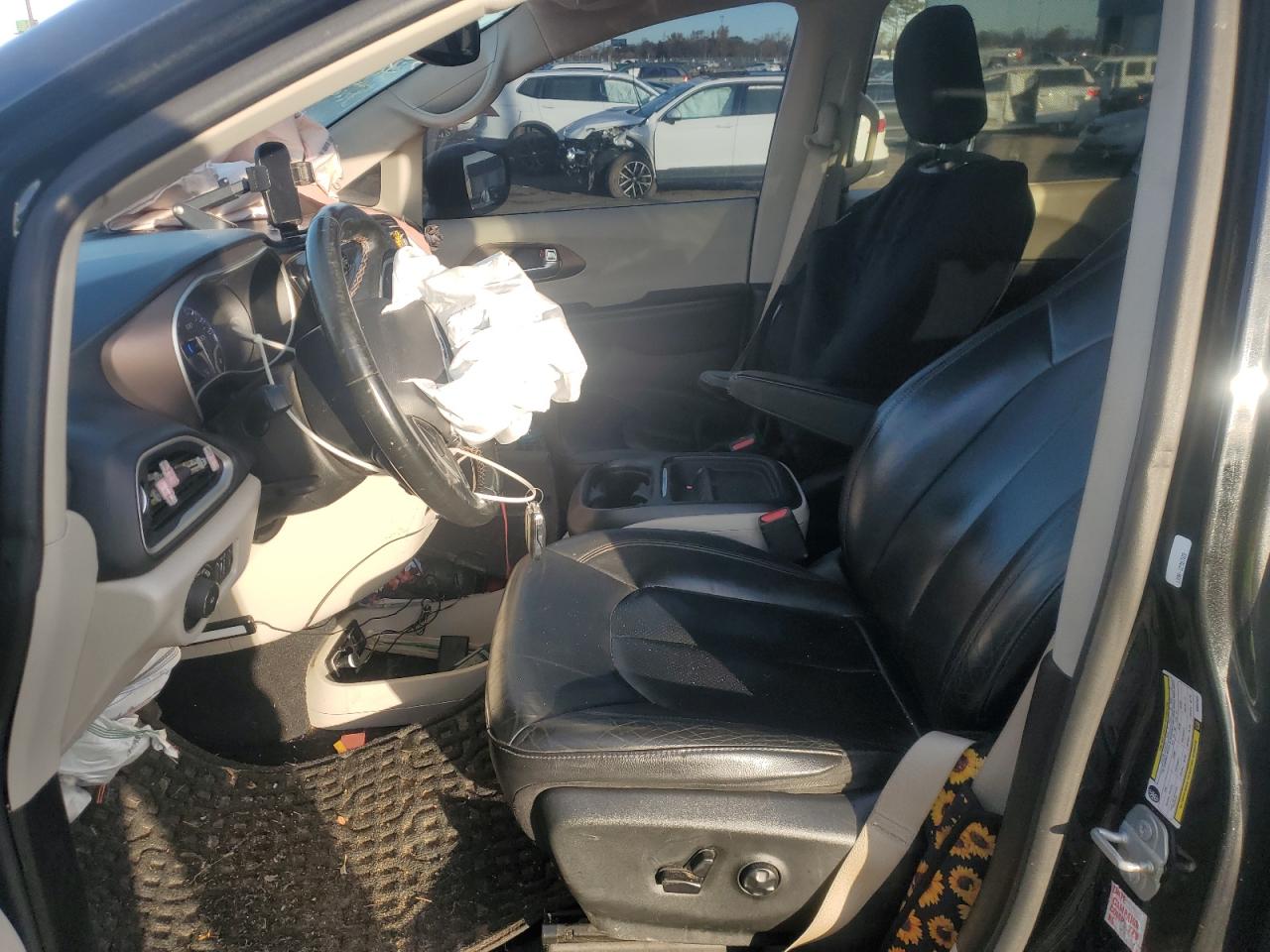 2019 CHRYSLER PACIFICA TOURING L photo 19