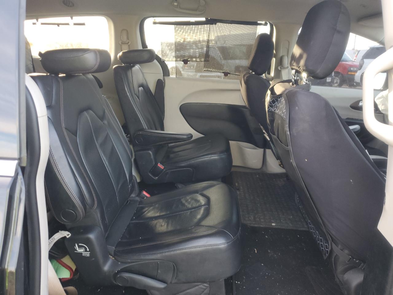 2019 CHRYSLER PACIFICA TOURING L photo 31
