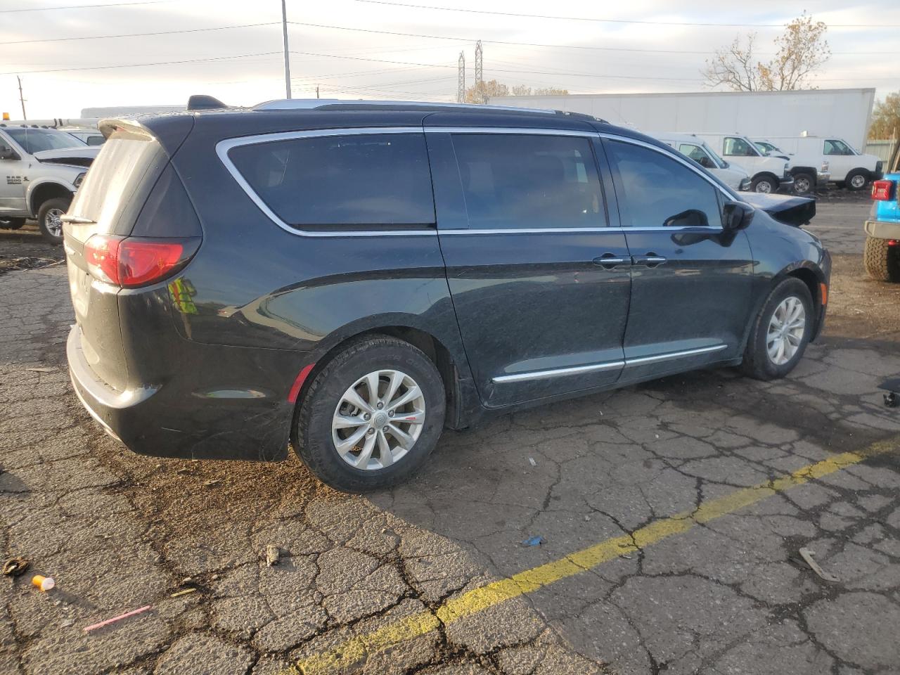 2019 CHRYSLER PACIFICA TOURING L photo 7