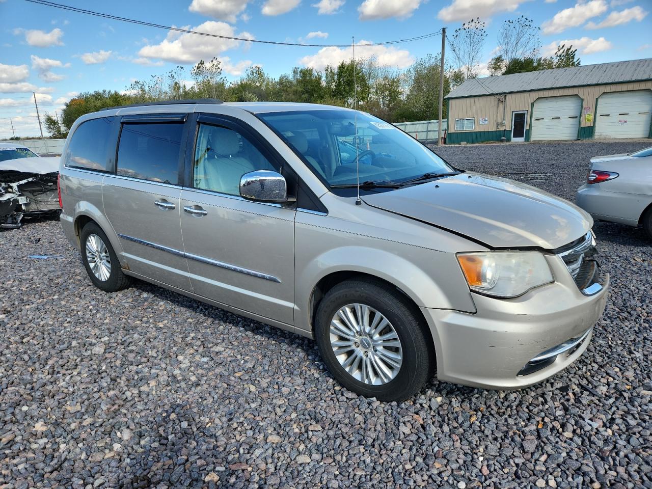 2013 CHRYSLER TOWN & COUNTRY TOURING L photo 10