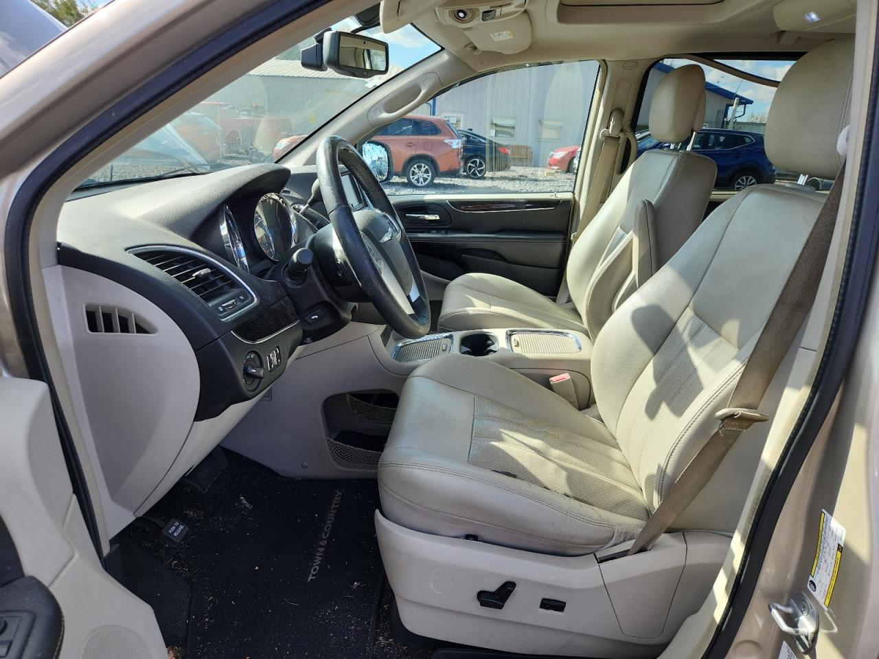 2013 CHRYSLER TOWN & COUNTRY TOURING L photo 19