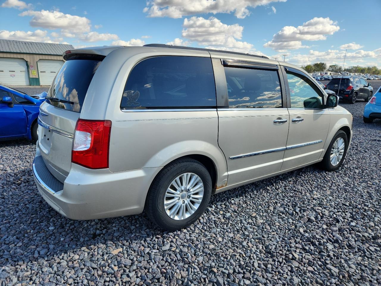 2013 CHRYSLER TOWN & COUNTRY TOURING L photo 7