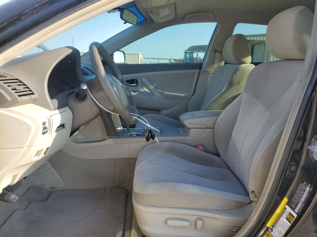 2011 TOYOTA CAMRY photo 13