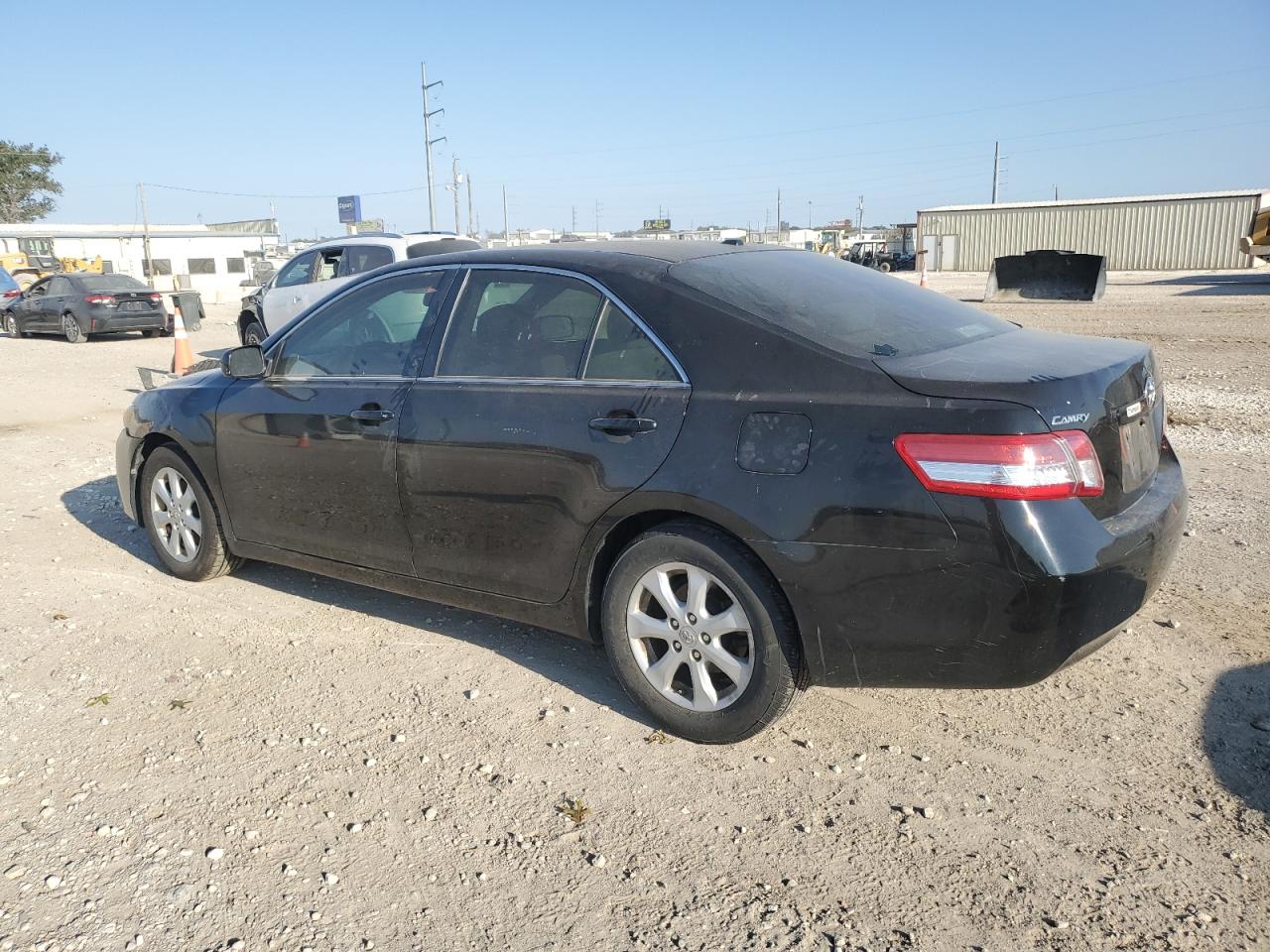 2011 TOYOTA CAMRY photo 3