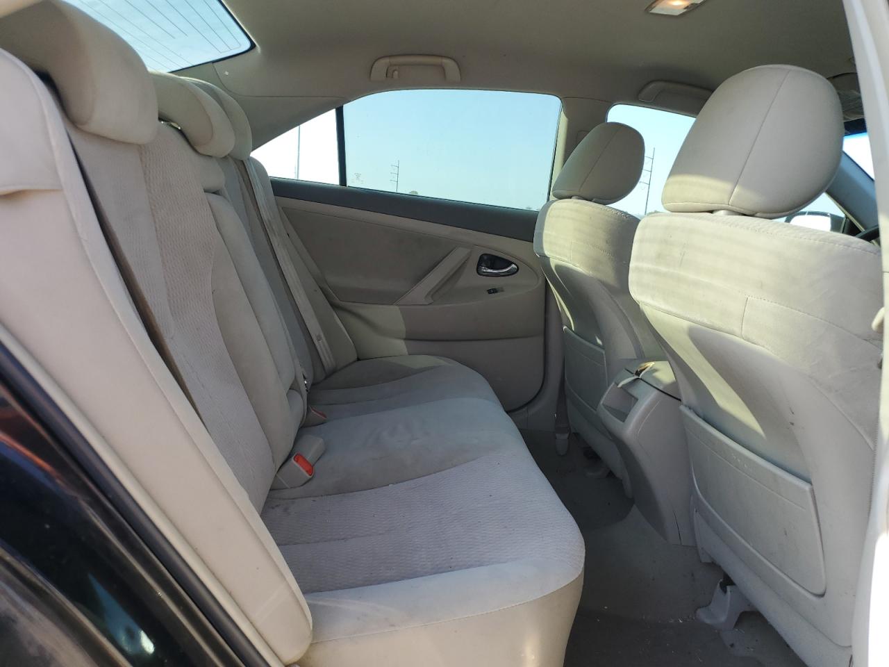 2011 TOYOTA CAMRY photo 19