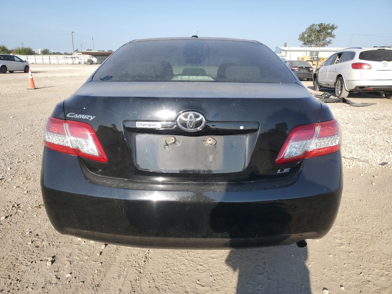 2011 TOYOTA CAMRY photo 11