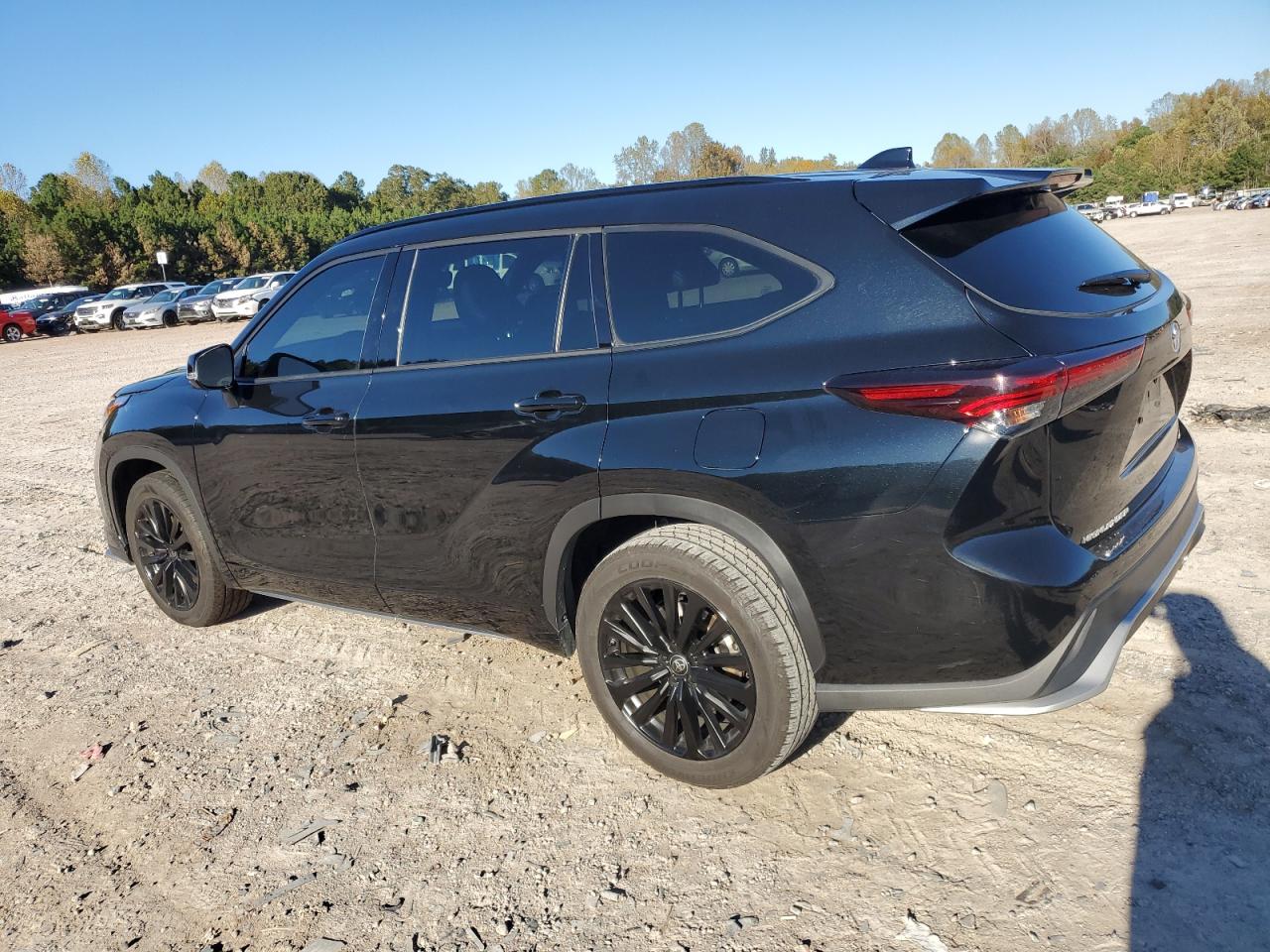 2024 TOYOTA HIGHLANDER XSE photo 3