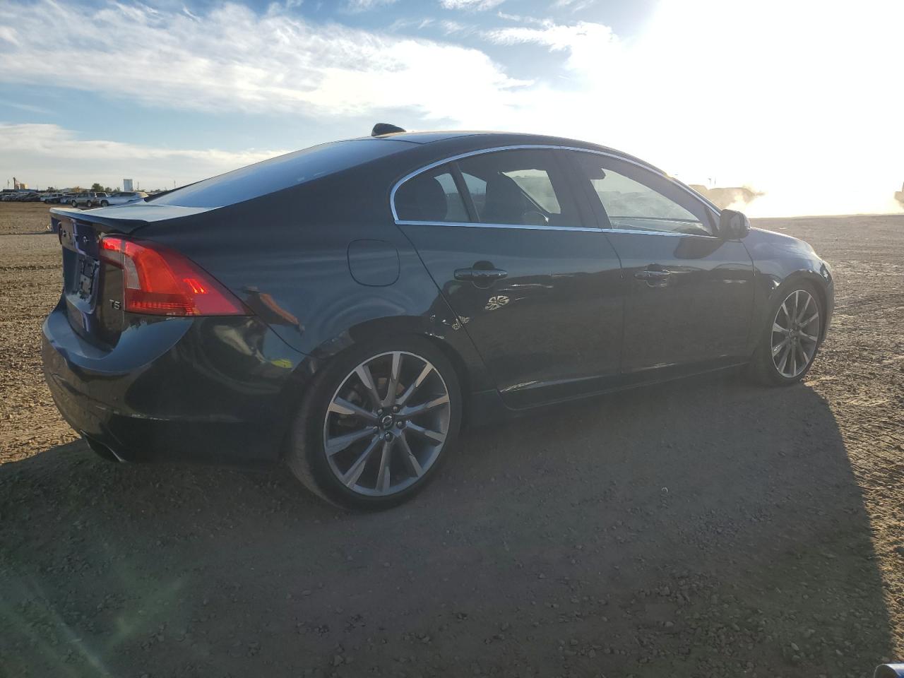 2015 VOLVO S60 PREMIER+ photo 3