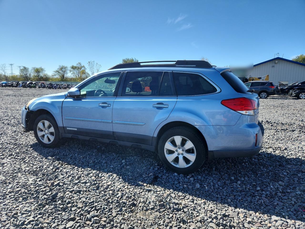2012 SUBARU OUTBACK photo 2