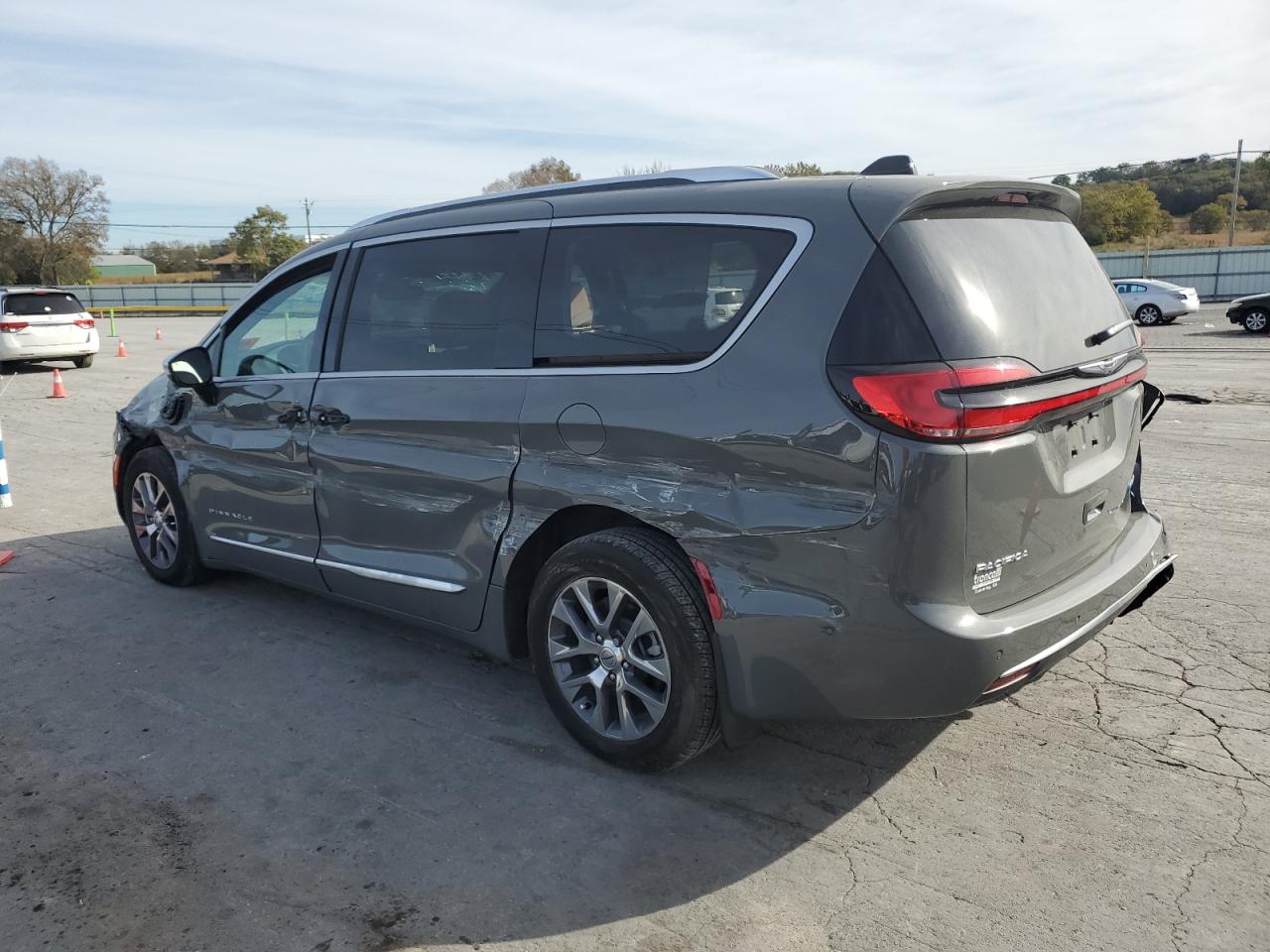 2025 CHRYSLER PACIFICA HYBRID PINNACLE photo 2