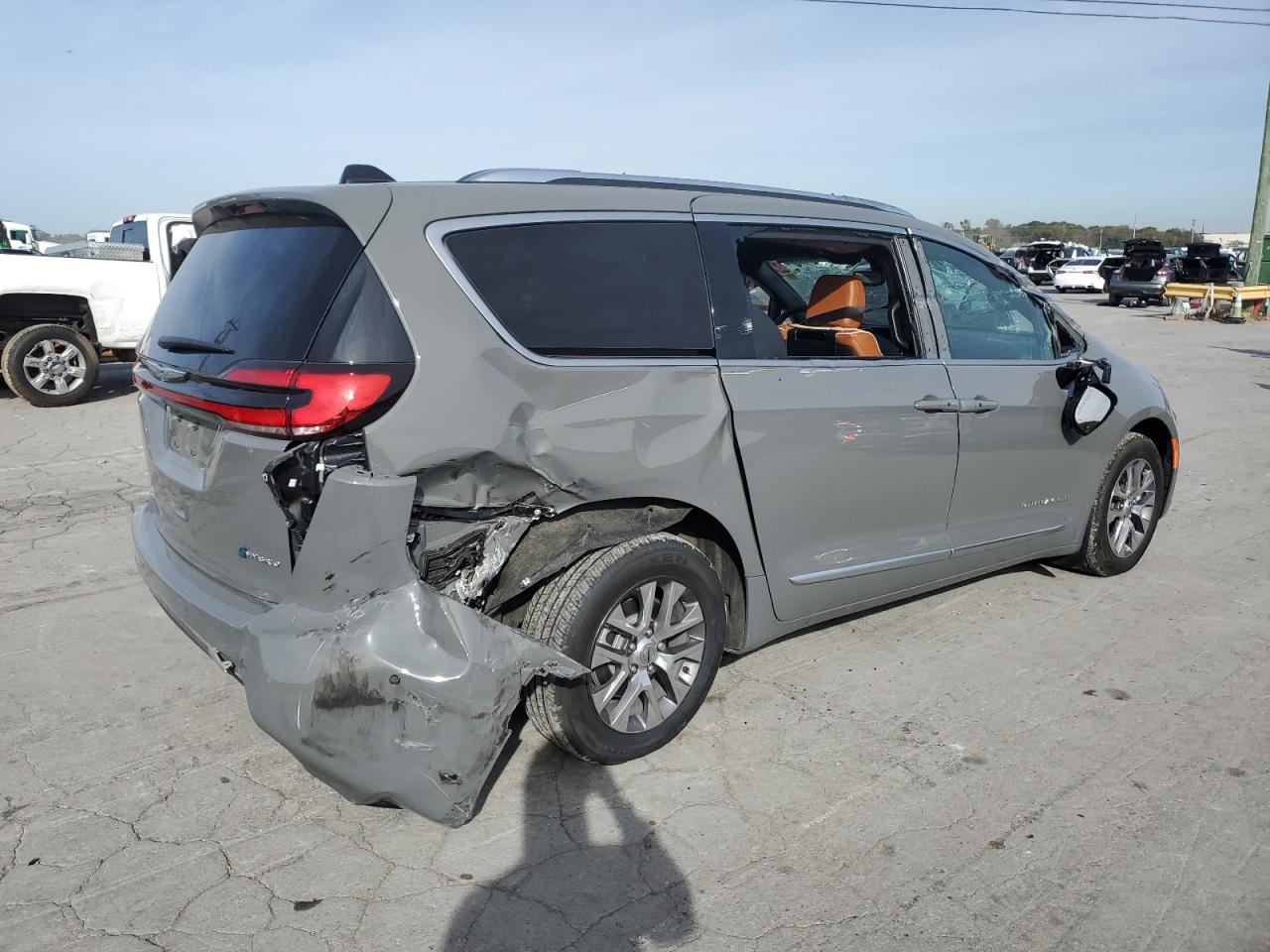 2025 CHRYSLER PACIFICA HYBRID PINNACLE photo 3