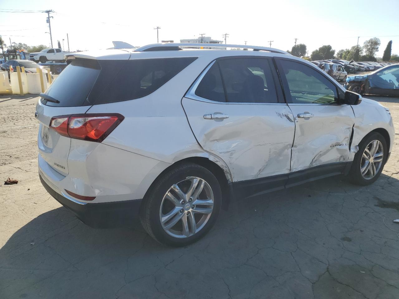 2019 CHEVROLET EQUINOX photo 3