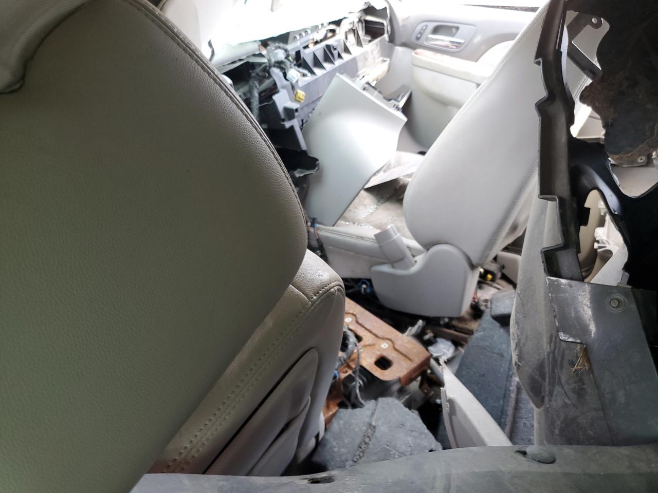 2010 CHEVROLET SUBURBAN K1500 LT photo 22