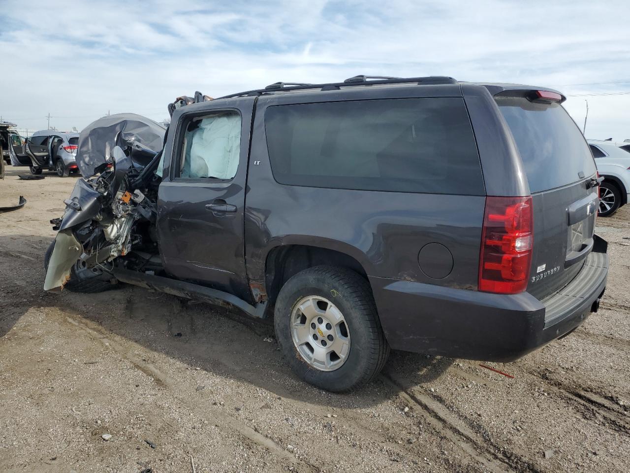 2010 CHEVROLET SUBURBAN K1500 LT photo 4