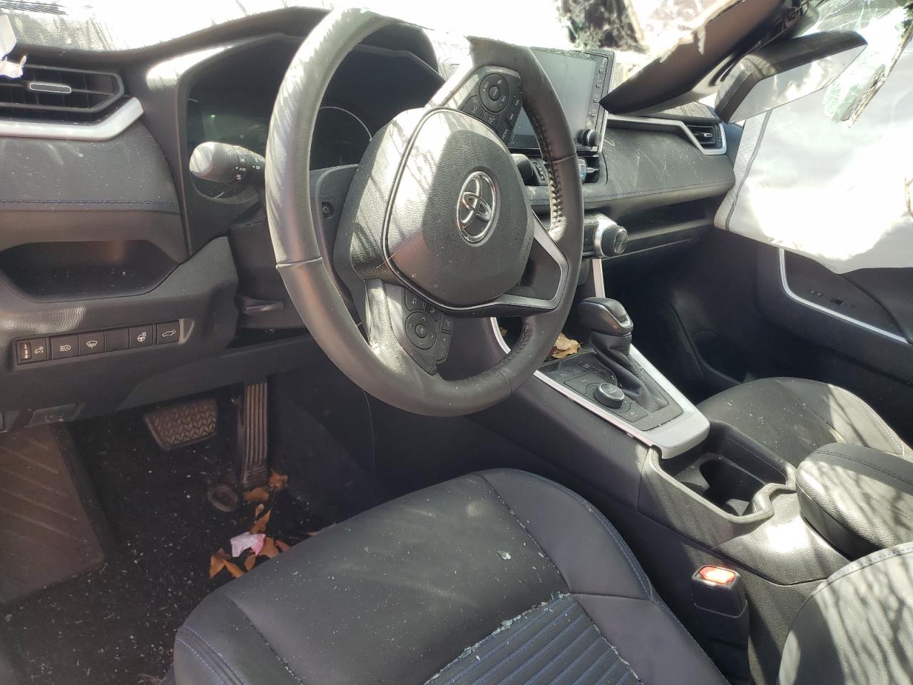 2021 TOYOTA RAV4 XSE photo 8