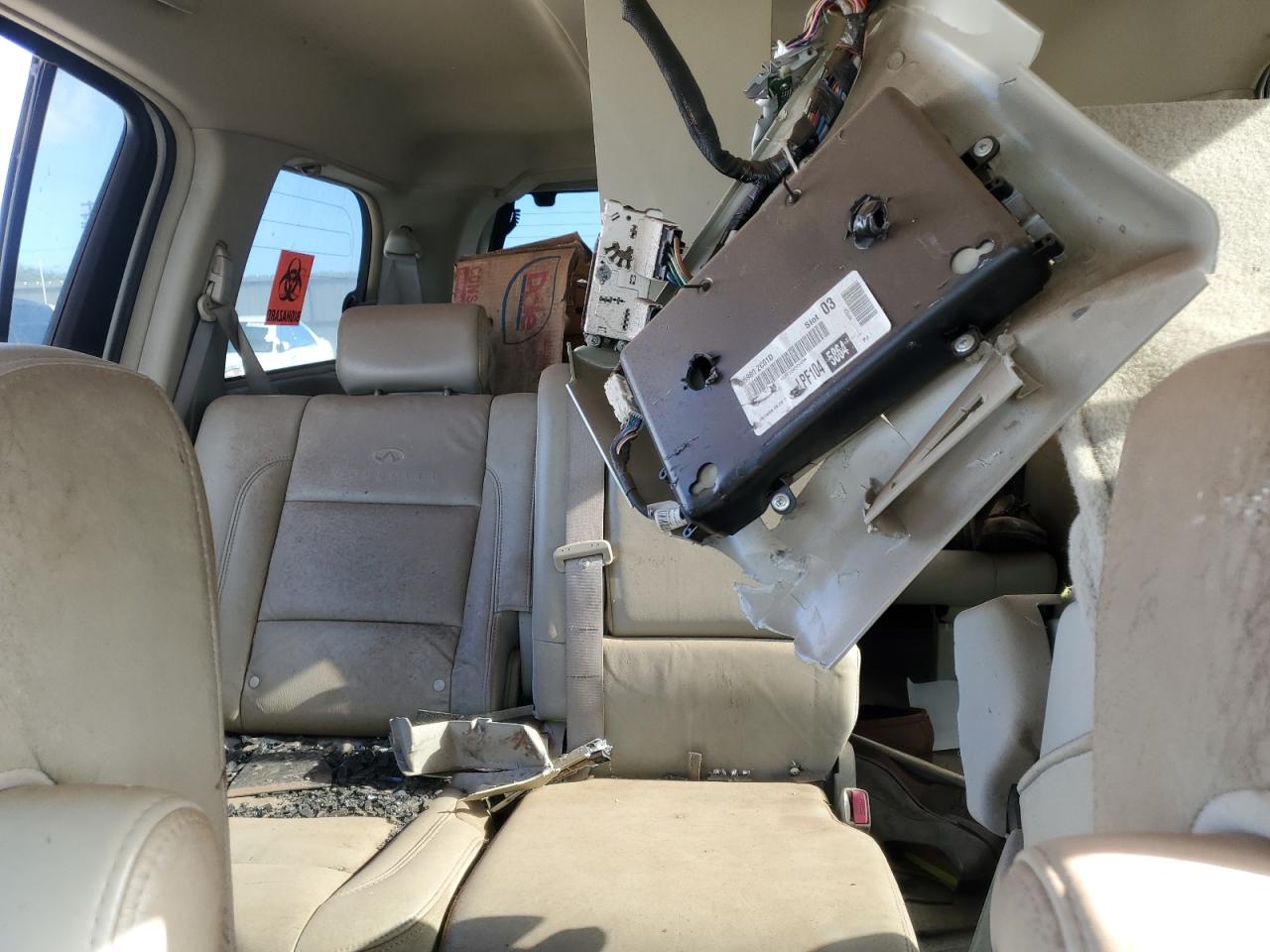 2005 INFINITI QX56 photo 28