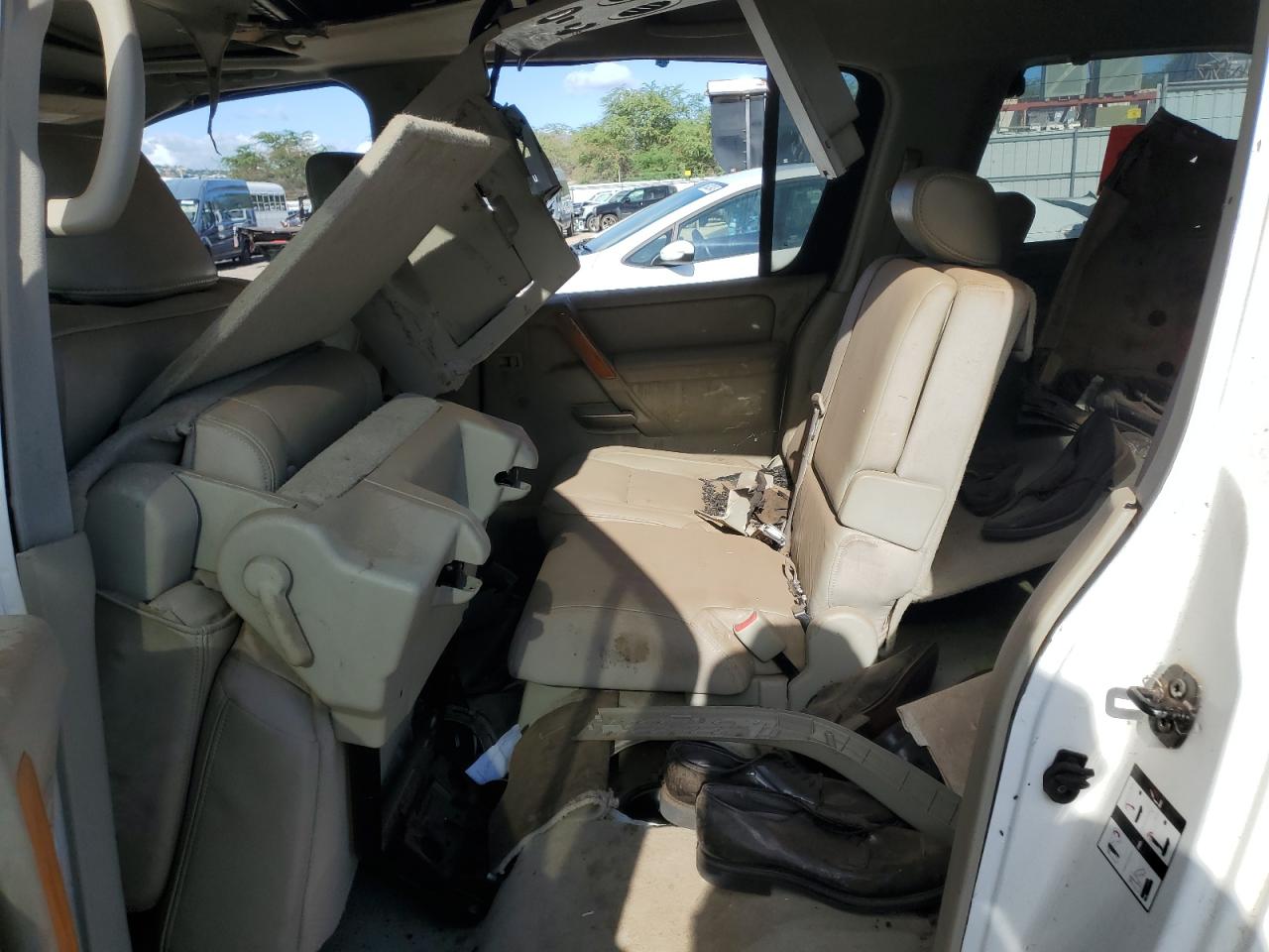 2005 INFINITI QX56 photo 31