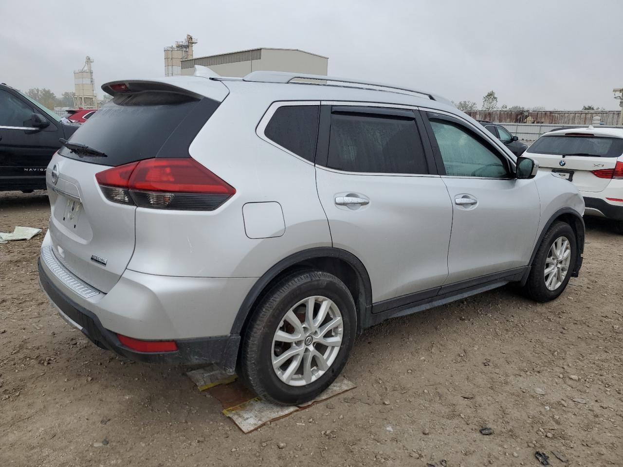 2019 NISSAN ROGUE S photo 5