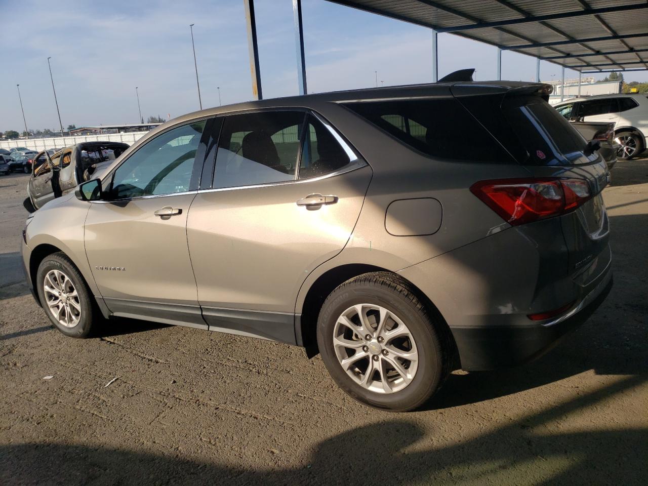 2018 CHEVROLET EQUINOX LT photo 2