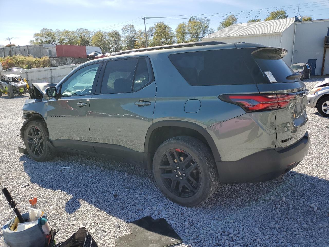 2023 CHEVROLET TRAVERSE LT photo 2