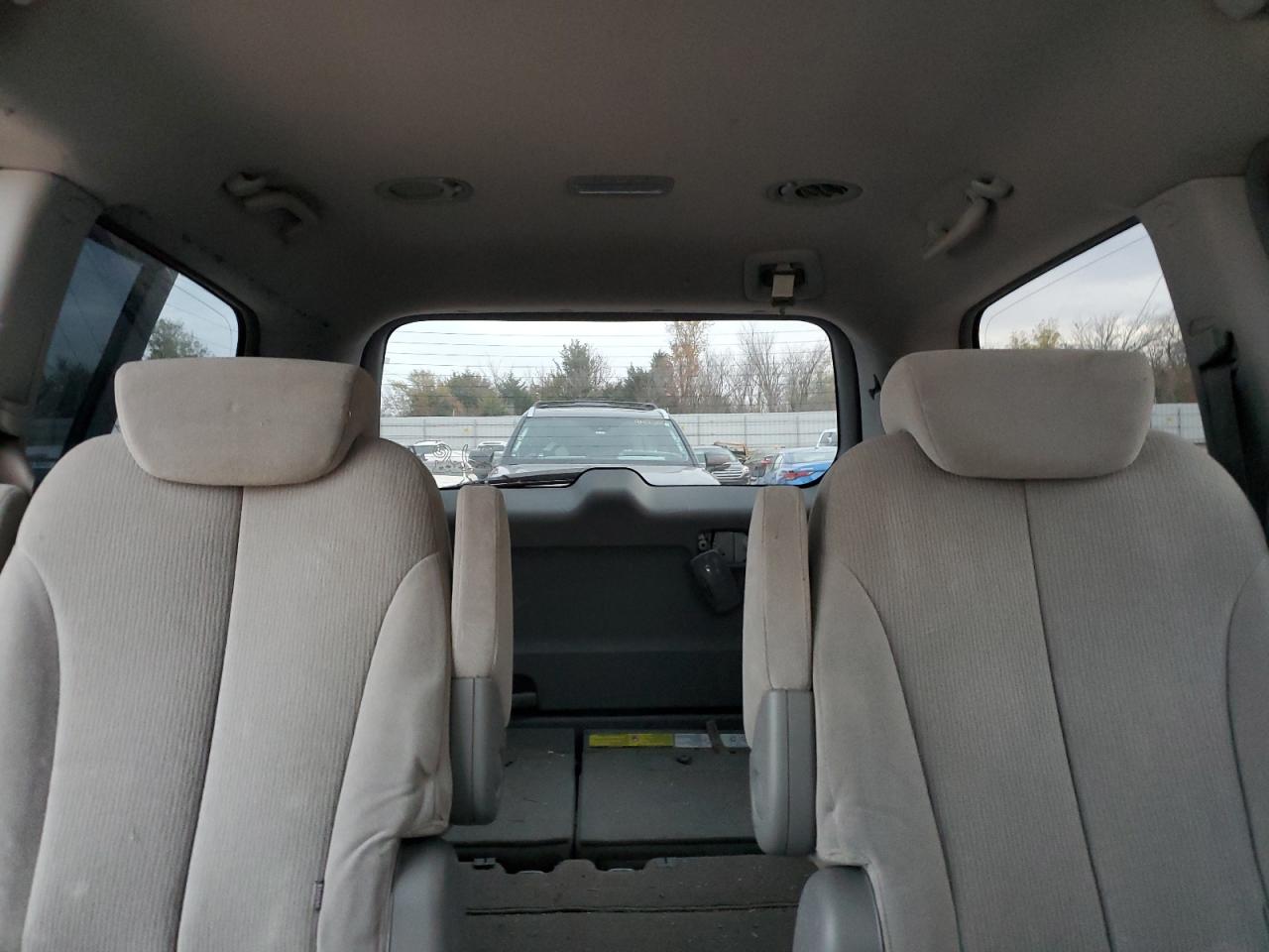 2006 KIA SEDONA EX photo 19