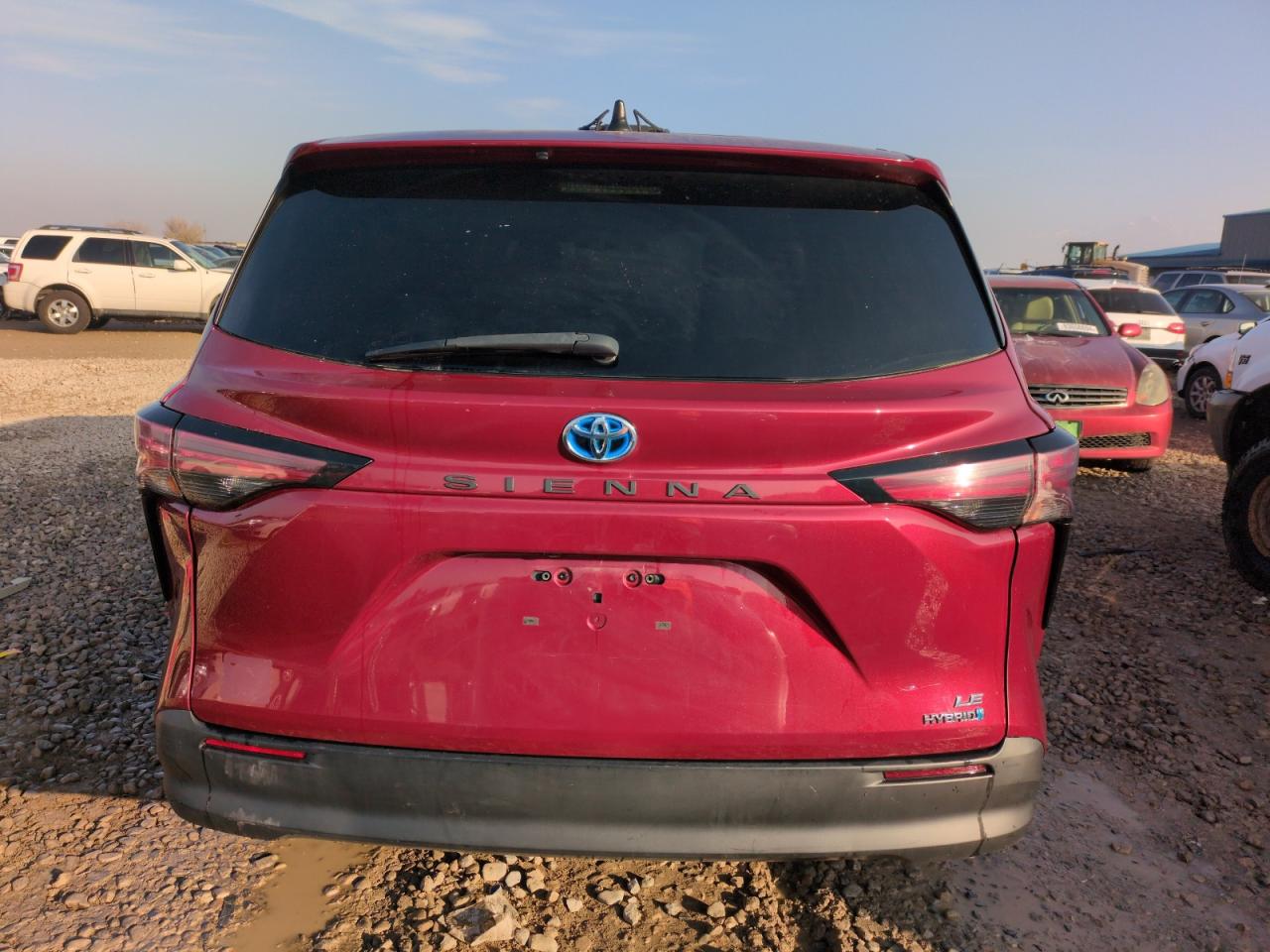 2021 TOYOTA SIENNA LE photo 11
