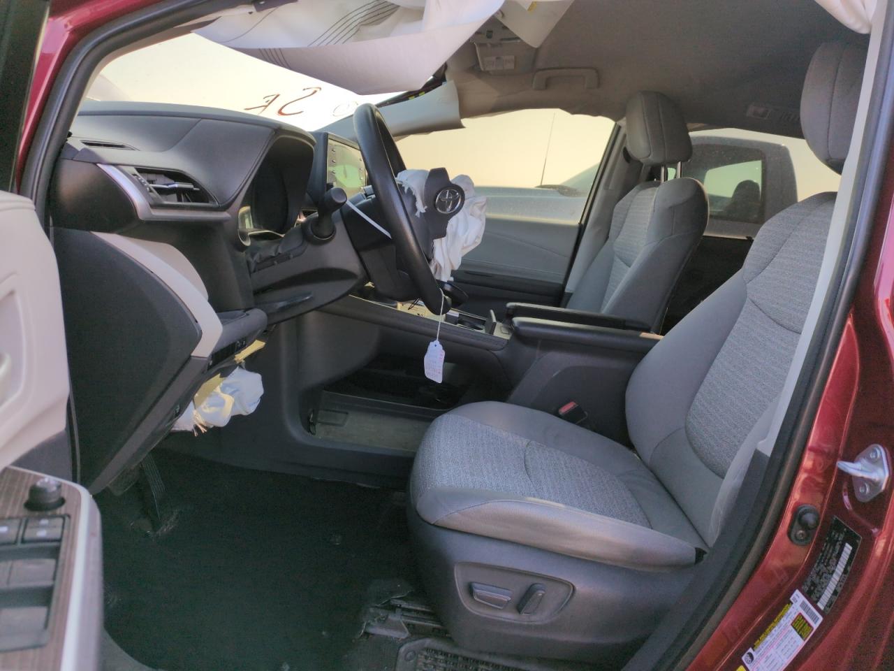 2021 TOYOTA SIENNA LE photo 13