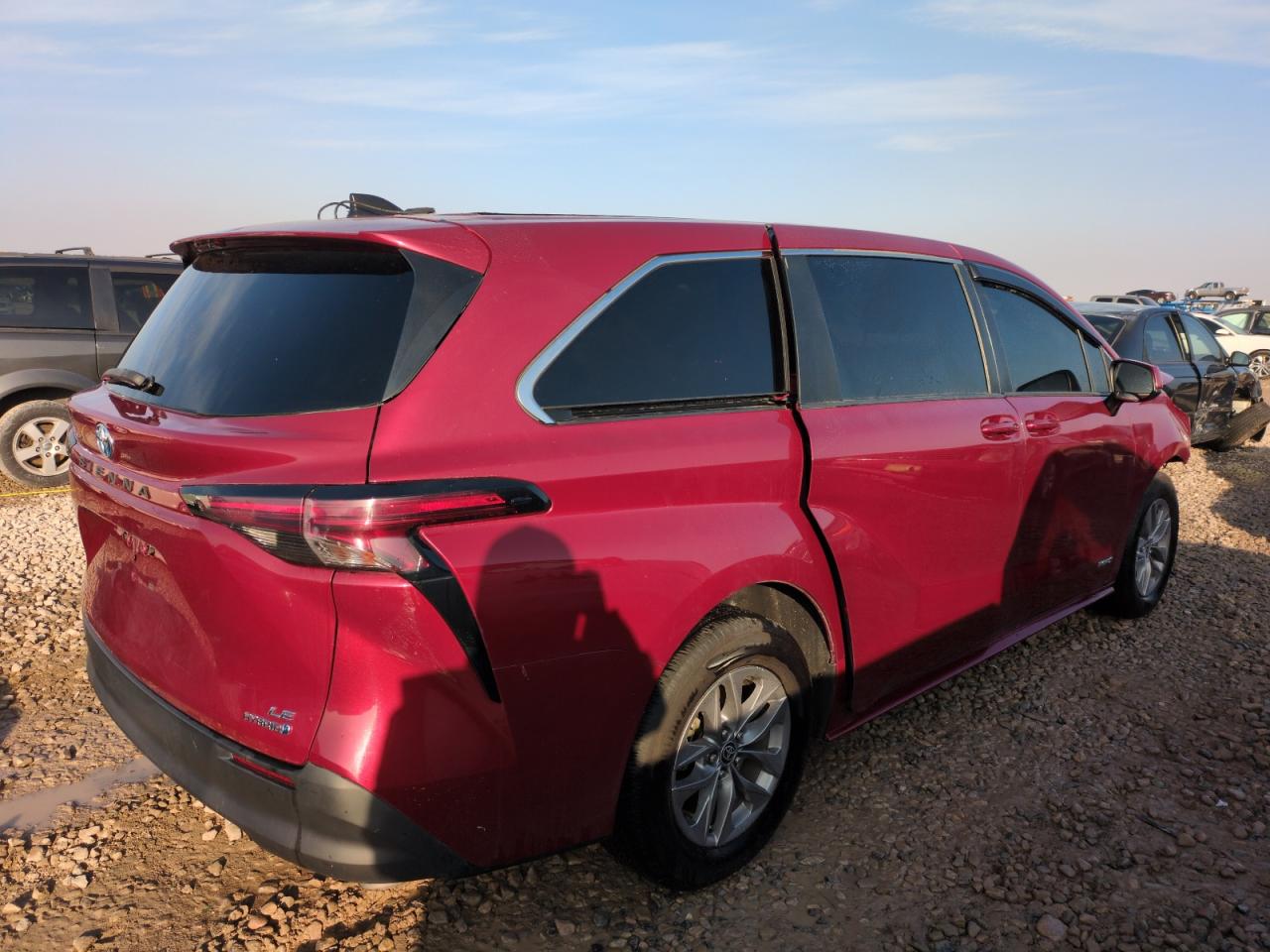 2021 TOYOTA SIENNA LE photo 5