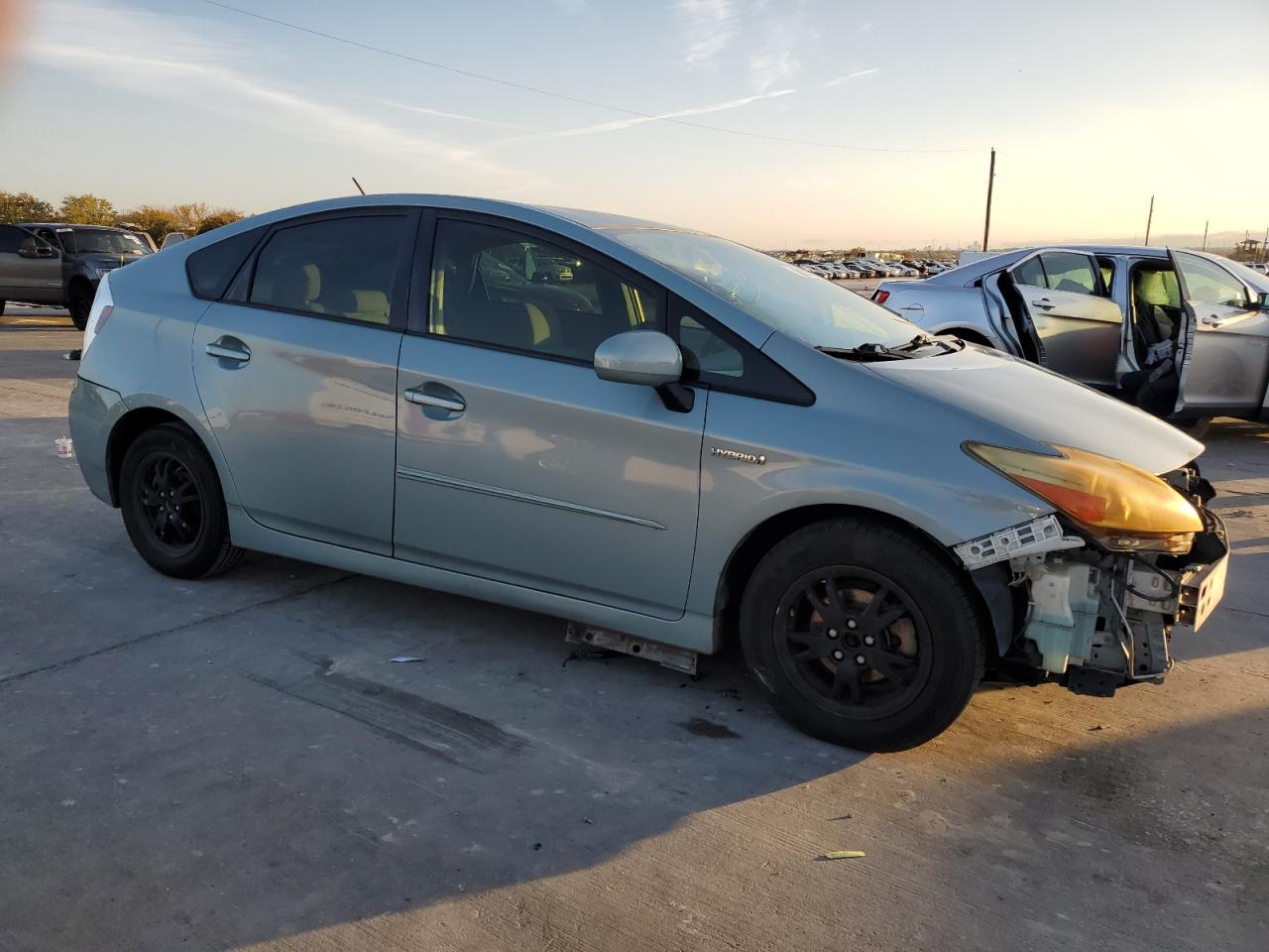 2014 TOYOTA PRIUS THREE photo 7
